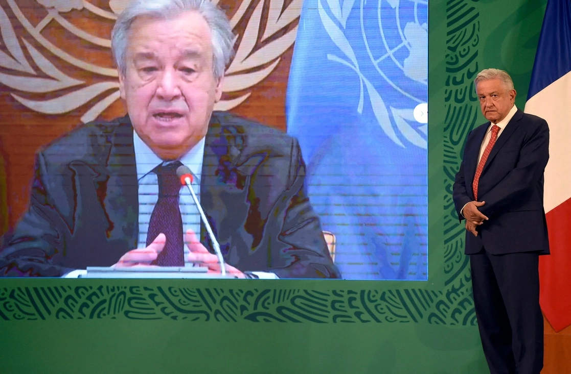 El presidente Andrés Manuel López Obrador y el secretario General de la ONU, Antonio Guterres durante un mensaje virtual del segundo para inaugurar el Foro de Generación de Igualad, convocado por ONU Mujeres y coorganizado por los gobiernos de México y Francia, en Palacio Nacional, el 29 de marzo de 2021. Foto Afp