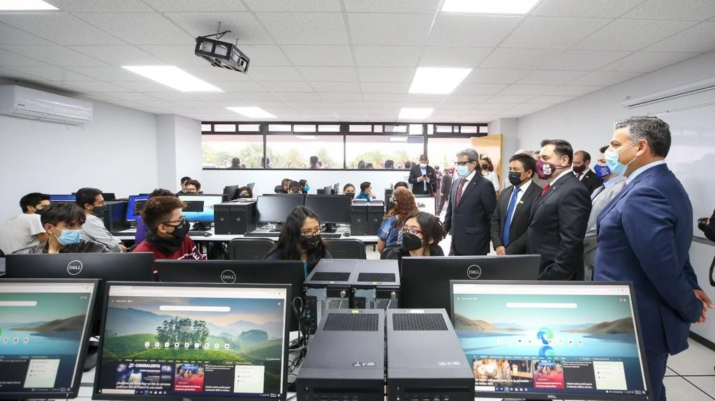Inauguración del nuevo edificio de aulas y laboratorios en la Escuela Superior de Cómputo (Escom) del IPN. Foto tomada de la cuenta de Twitter @IPN_MX