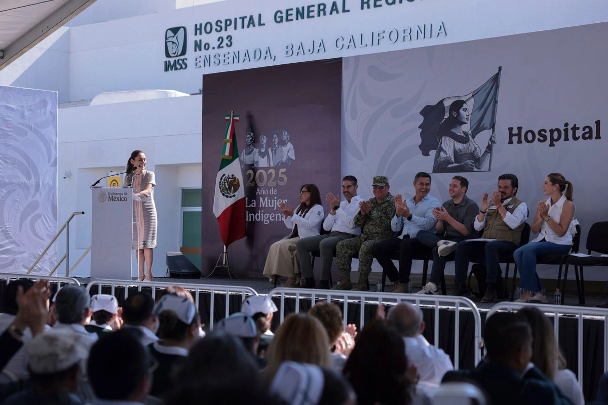 La titular del Ejecutivo se encontró con un grupo de manifestantes que están en contra de la ampliación del puerto de Ensenada hacia la zona de El Sauzal.