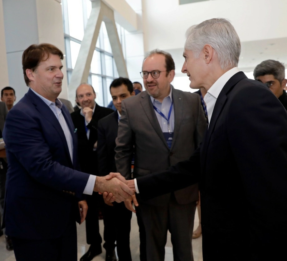 El gobernador Alfredo Del Mazo en la inauguración del centro Global Technology and Business Center de Ford México (GTBC). Foto La Jornada
