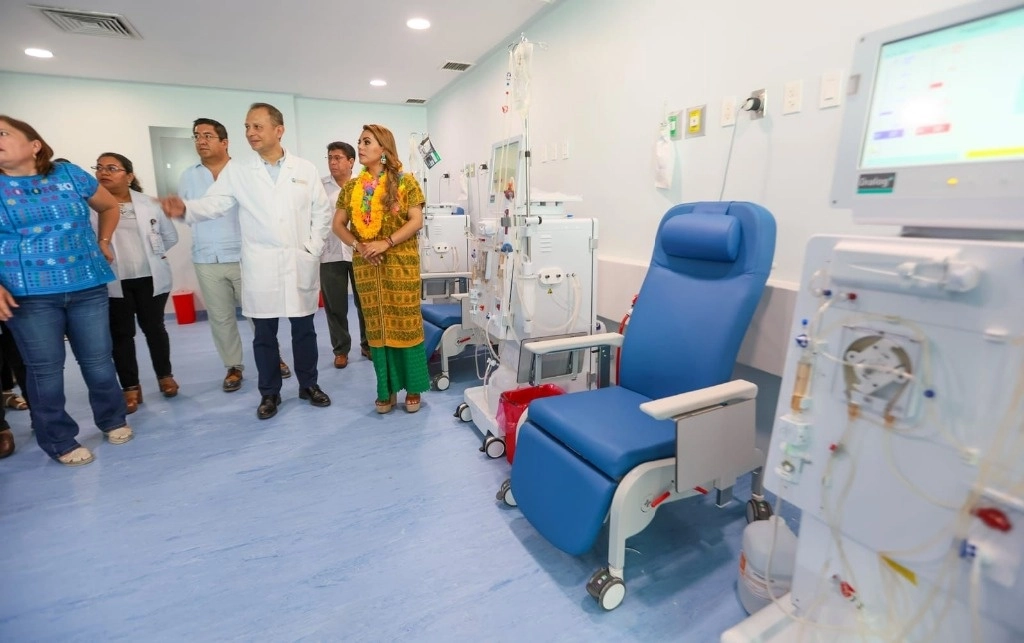 Se espera que en esta unidad, se puedan dar más de 7 mil 700 sesiones al año, a un promedio de 54 pacientes. Para ello se cuenta con 9 sillones e igual número de máquinas. Foto La Jornada.
