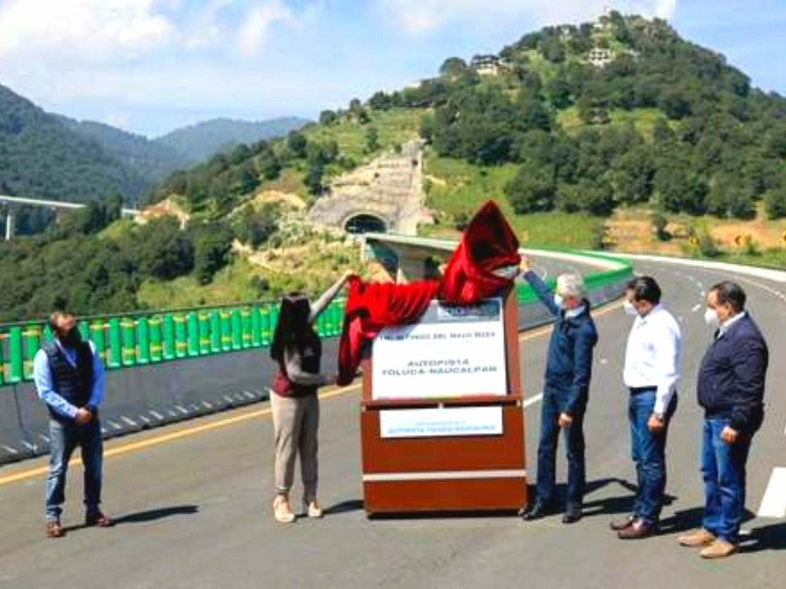 El gobernador del estado de México, Alfredo del Mazo, inauguró ayer junto con los alcaldes de Naucalpan, Patricia Durán, y Toluca, Juan Rodolfo Sánchez, y los secretarios de Comunicaciones, Luis Gilberto Limón, y de Justicia y Derechos Humanos, Rodrigo Espeleta, la autopista Toluca-Naucalpan, que conectará el Valle de México con el aeropuerto internacional de Toluca. Foto ‘La Jornada’
