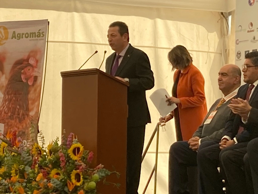 El titular de la Secretaría de Desarrollo Económico, Fadlala Akabani, en la inauguración del Segundo Foro Internacional Agroindustrial en la Central Abasto, el 30 de noviembre de 2023. Foto Bertha Teresa Ramírez