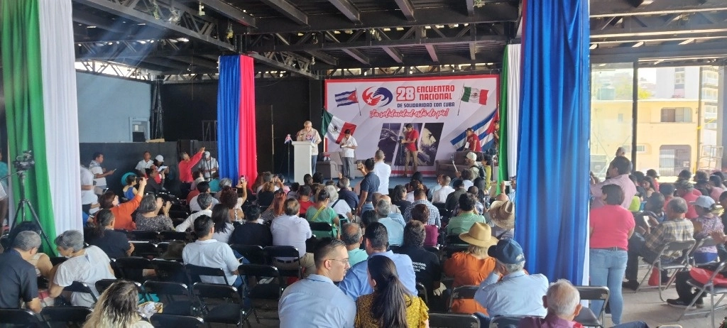 Marcos Rodríguez Costa, embajador cubano en México durante su participación en el 28 Encuentro Nacional de Solidaridad con Cuba, en Acapulco, Guerrero. Foto Héctor Briseño
