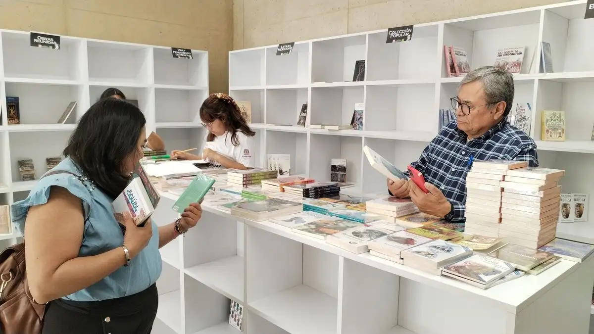 Como parte de la inauguración de la librería del FCE en Tizayuca, Hidalgo, se obsequiarán mil 500 libros para fomentar la lectura. Foto  