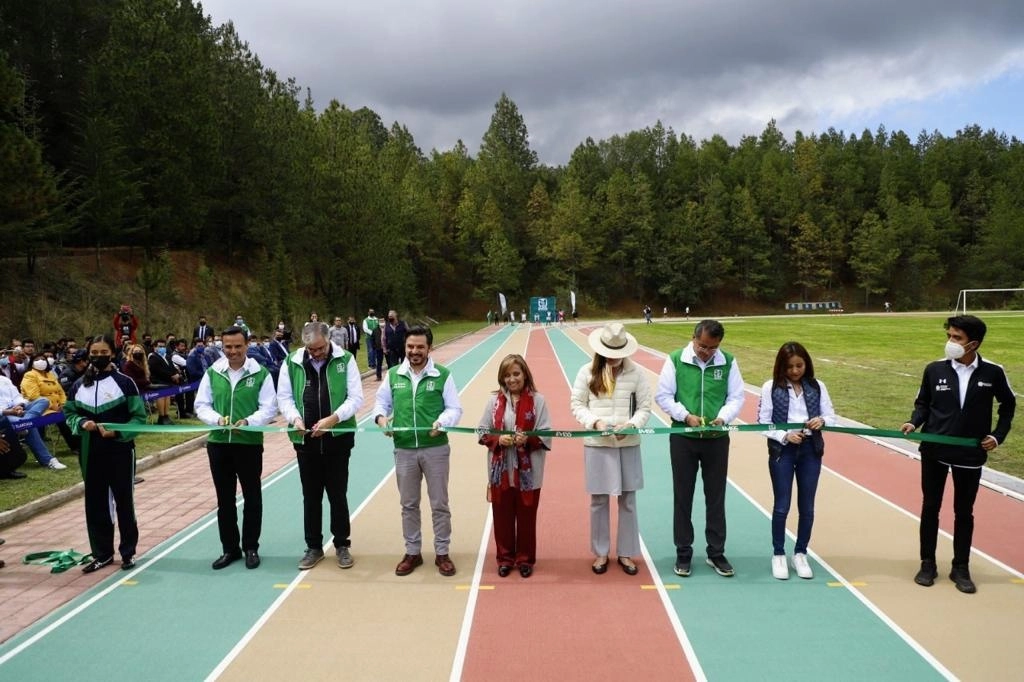 En Tlaxcala se inauguró la primer pista de atletismo certificada, el 14 de julio de 2022. Foto La Jornada de Oriente 
