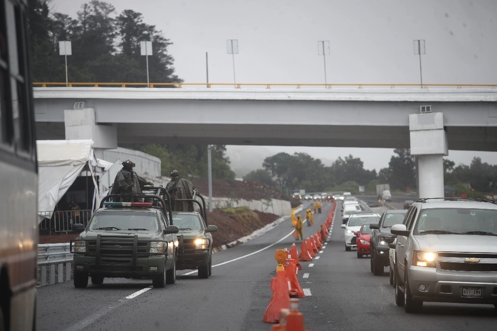Aun cuando se canceló el acto público que encabezaría el presidente Andrés Manuel López Obrador, el secretario de Infraestructura, Comunicaciones y Transportes, Jorge Nuño, dijo que ya se dio por inaugurado el entronque que enlazará la carretera México-Cuernavaca a la altura de La Pera. Imagen del 26 de septiembre de 2024. Foto Yazmín Ortega Cortés