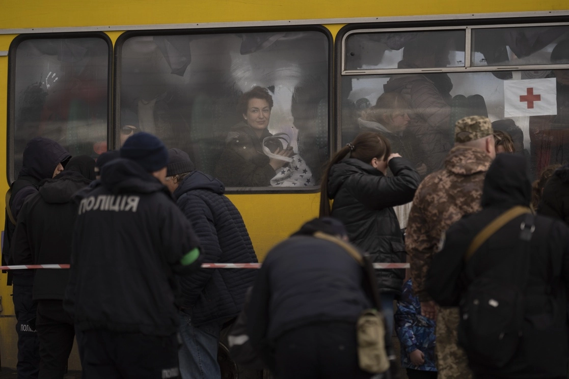 Desplazados de Mariupol, en Ucrania, el 21 de abril de 2022. Foto Ap