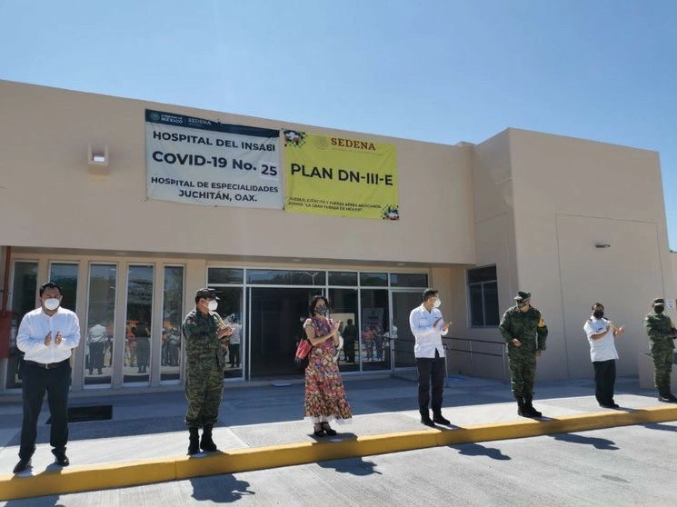 Cereminia de inauguración del hospital. Foto La Jornada