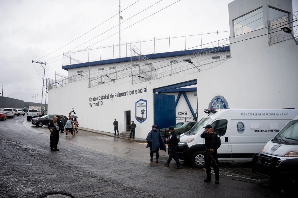 El gobierno del estado inauguró el nuevo Centro Estatal de Reinserción Social Varonil “10”, ubicado en Cuernavaca, y tendrá una capacidad para albergar a unas 804 personas privadas de su libertad. Foto ‘La Jornada’
