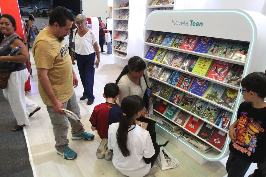 Aspectos en la FIL de Guadalajara, el 31 de noviembre de 2024. Foto Arturo Campos Cedillo