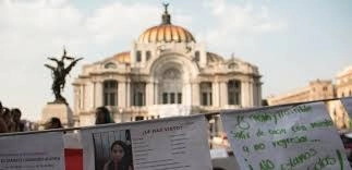 De acuerdo con el INBAL, “la confrontación se agudizó cuando los propios trabajadores del Instituto notaron la presencia de personas ajenas a la institución. Foto La Jornada / archivo