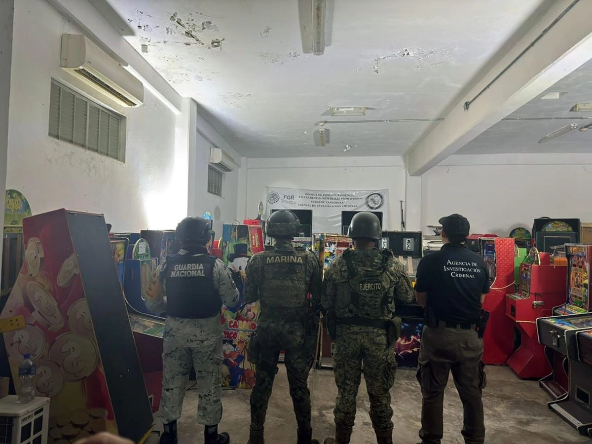 La representación de la FGR en la entidad informó que respondió a la denuncia de padres de familia y organizaciones de la sociedad civil que alertaron sobre la presencia de los aparatos de apuestas. 

