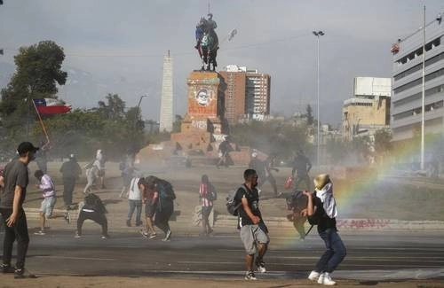 Se cumplió una jornada más de protestas del estallido social en Chile, que comenzó en octubre de 2019. Foto Ap/Archivo