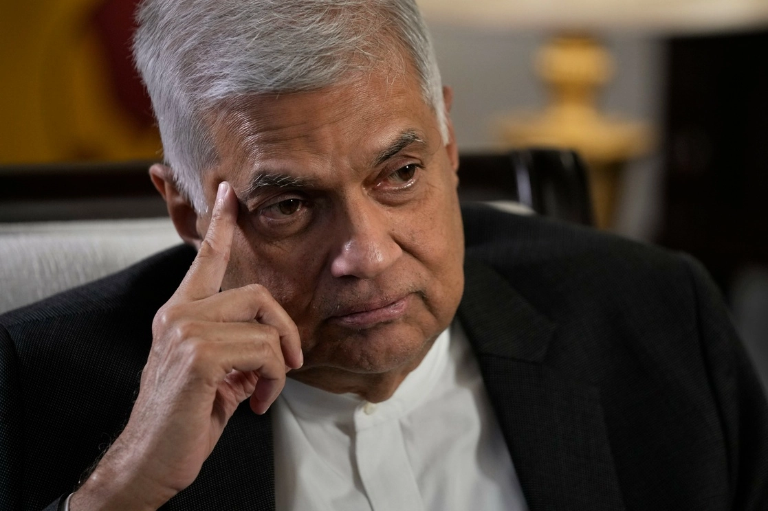 El primer ministro de Sri Lanka  Ranil Wickremesinghe durante una entrevista en Colombo. Foto Ap / Archivo