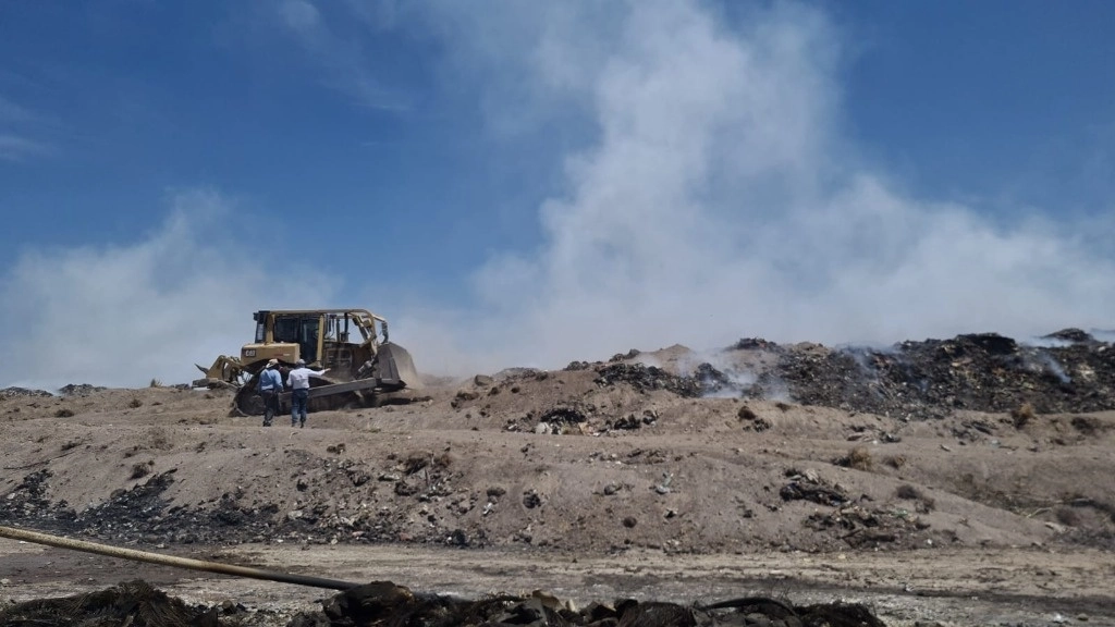 El incendio en basurero de Apaseo el Grande provocó concentraciones de partículas menores o iguales a 10 micrómetros (PM10) en el municipio de Celaya. Foto ‘La Jornada’