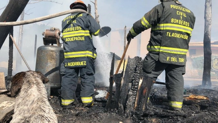 Bomberos de Jalisco controlaron el incendio. Foto cortesía protección civil