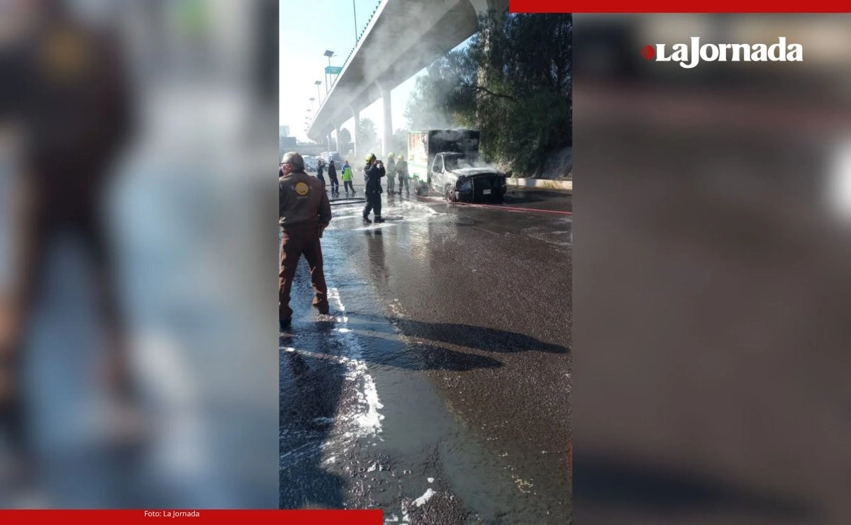 No se reportan personas lesionadas, y que el vehículo transportaba artículos de limpieza; se desconocen las causas del incendio. 
