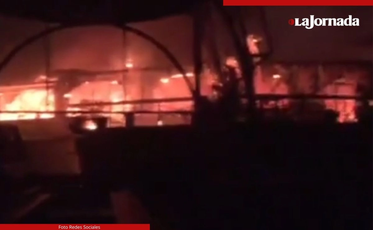 El incendio se desató alrededor de la medianoche en un club llamado Birch, junto a Romeo Lane, en Baga, una de las playas más populares del estado costero. Foto