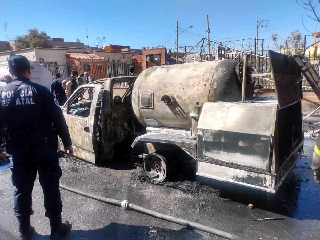Dos personas resultaron lesionadas luego del incendio de una pipa en Chalco, el 25 de enero de 2021. Foto La Jornada