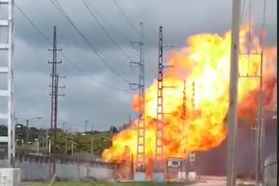 Perspectiva del incendio en el Complejo Petroquímico "Pajaritos"