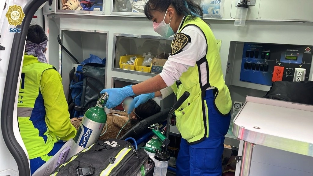 Alrededor de 500 personas fueron evacuadas de una de las torres de departamentos del conjunto habitacional Puerta Jardín, ubicado en el Circuito Interior y la calle Naranja, colonia Del Gas, en Azcapotzalco, tras registrarse un incendio. Foto ‘La Jornada’