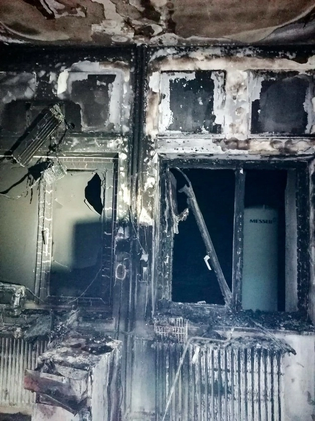 Así quedaron algunas zonas del hospital tras el siniestro. Foto Ap