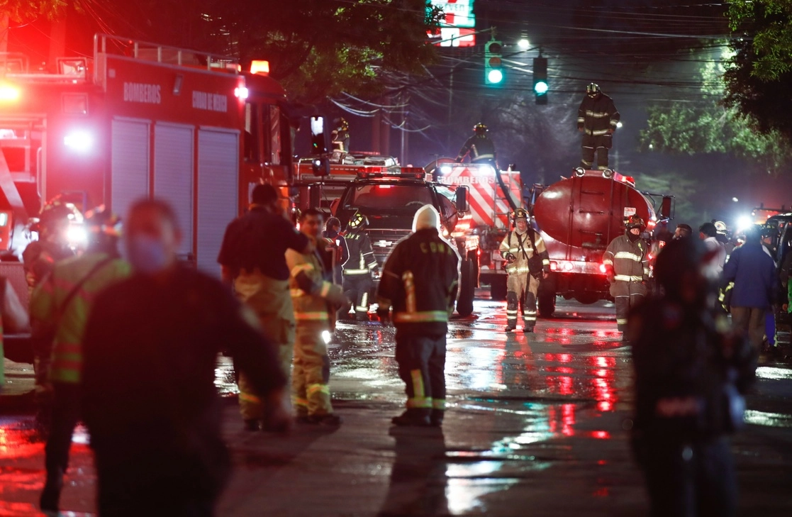 Personal del Heroico Cuerpo de Bomberos de la CDMX. Foto Víctor Camacho