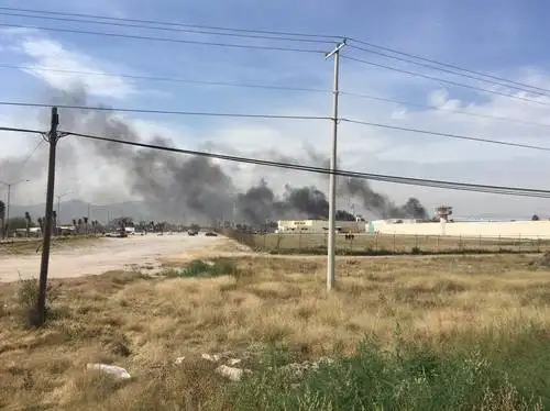 Un incendio en el interior del Centro Estatal de Reinserción Social de "La Pila", ubicado en la ciudad de San Luis Potosí, provocó una fuerte movilización policíaca y de vehículos de auxilio. Foto Vicente Juárez / Archivo
