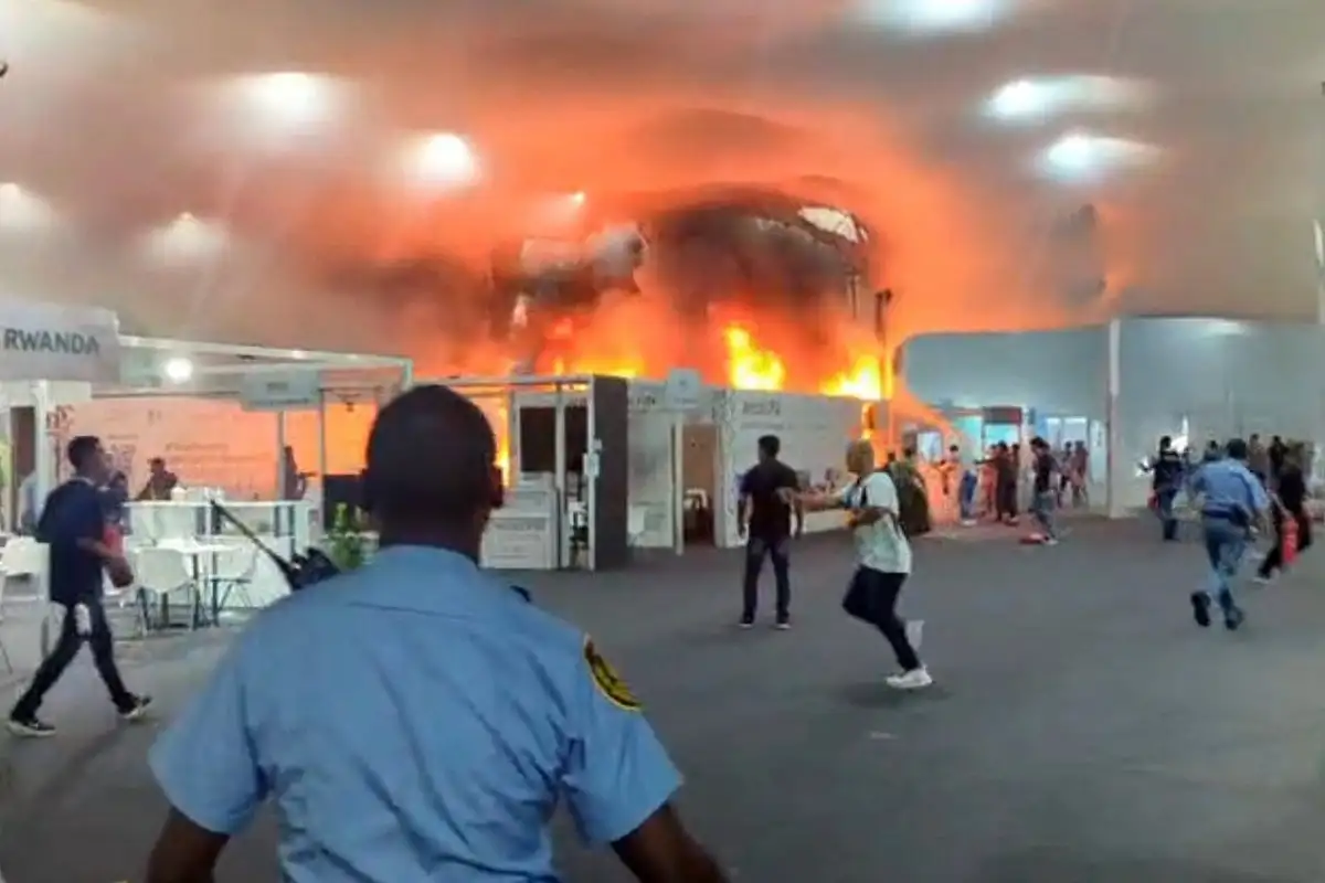 El incendio ocurrido en el pabellón central de la COP30 fue controlado y sofocado sin dejar víctimas que lamentar, en Belém, Brasil, el 20 de noviembre de 2025. Foto 