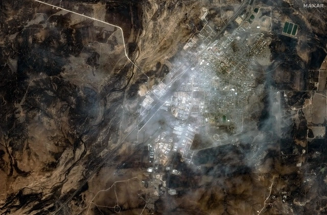 Imagen satelital muestra la ciudad de Canadian, Texas amenazada por al menos 7 incendios forestales. Afp 