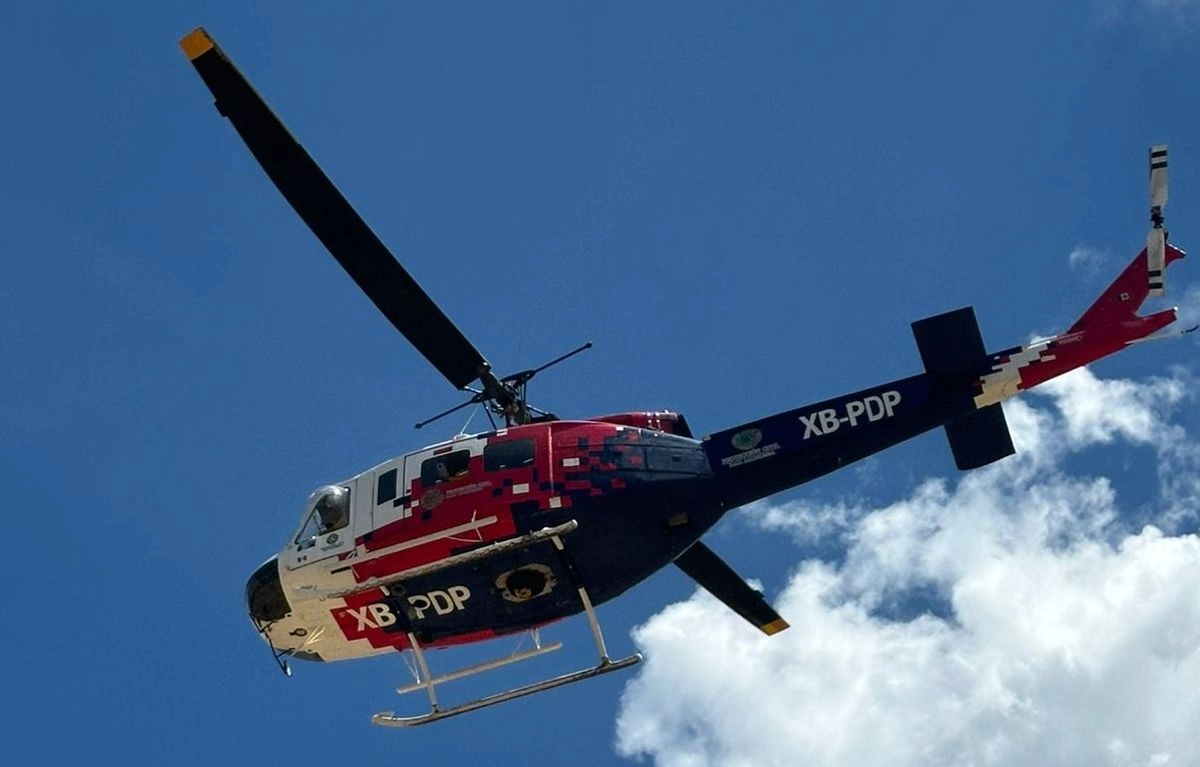 Brigadistas de Conafor y Fuerzas Federales combaten n incendio forestal en el Parque Nacional Sierra de San Pedro Mártir en Ensenada, Baja California. Foto 