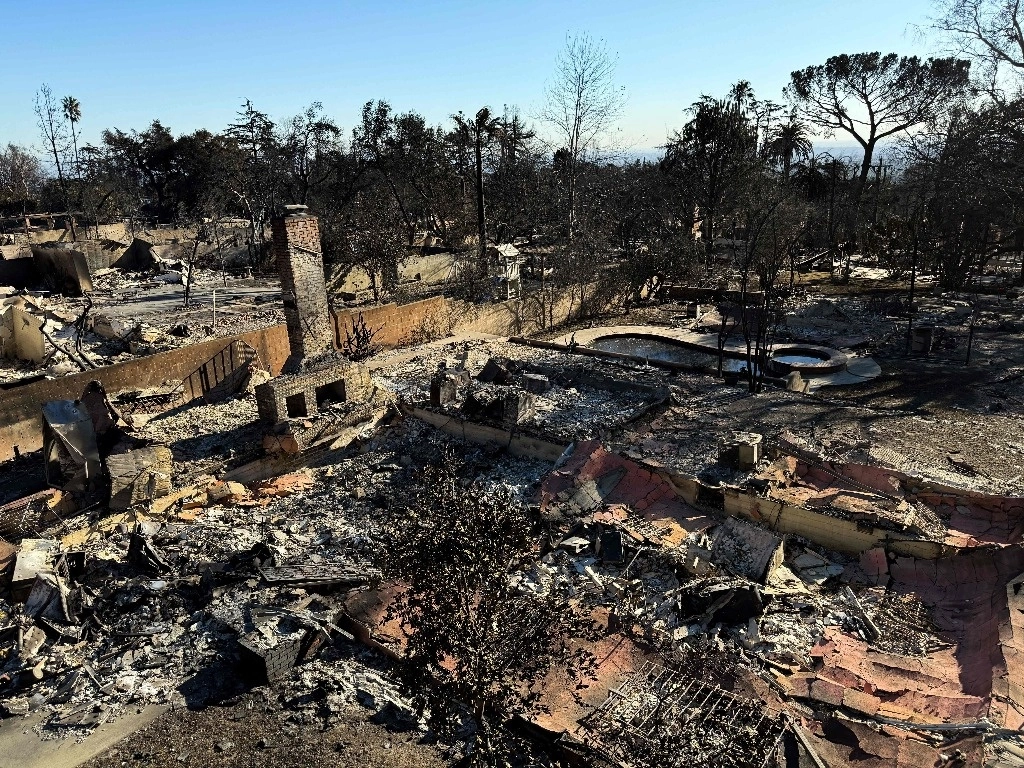 Casa siniestrada en el Altadena, California. Foto Afp
