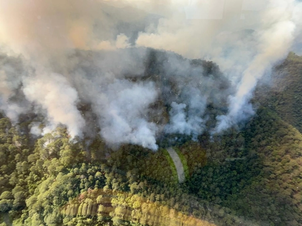 En Nuevo León, Chihuahua y Veracruz, siguen activos los incendios forestales. Foto La Jornada
