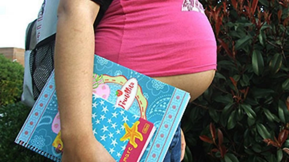 En el estudio cualitativo sobre la eficacia de Promajoven, el Coneval sugirió el diseño de una estrategia integral para abordar la problemática del abandono escolar de las mujeres adolescentes a causa del embarazo, donde también están presentes elementos de violencia y precariedad económica. Foto tomada del sitio https://www.unam.mx