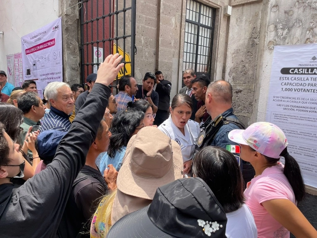Las incidencias reportadas durante la jornada electoral no representan acto de violencia mayor consideró el órgano electoral capitalino. Foto Roberto García