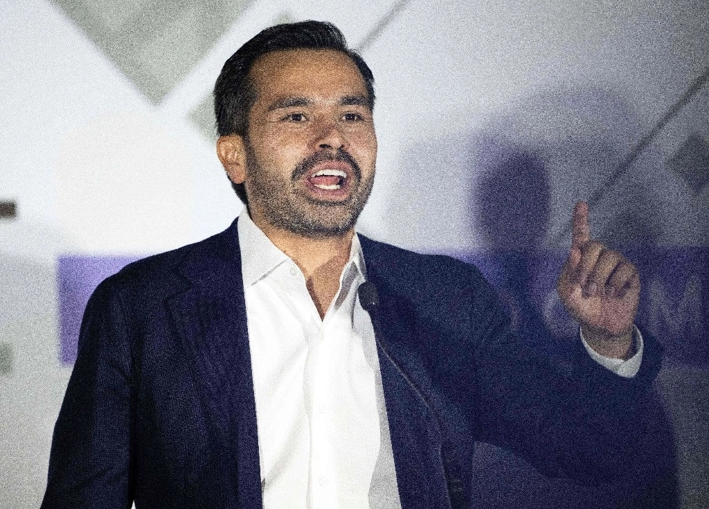 Es necesario rechazar patrocinios de grupos de poder, como desarrolladores o dueños de medios de comunicación, afirmó el candidato a la Presidencia por Movimiento Ciudadano, Jorge Álvarez Máynez. La imagen, del 28 de abril de 2024. Foto Afp