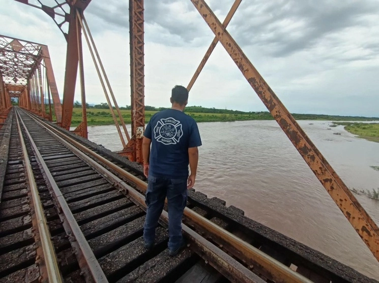 Las localidades de El Tigre, Higuerita Vieja e Higuerita Nueva, en el municipio de Acaponeta, Nayarit, se encuentran incomunicadas tas el incremento en el caudal del río Las Cañas. Foto La Jornada