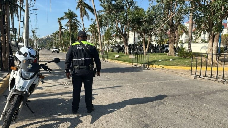 La Secretaría de Seguridad Pública (SSP) de Guerrero informó que personal de la policía estatal reforzó acciones y tareas de vigilancia, en el entorno del AMT, de carácter internacional y considerado uno de los más importantes de América Latina. Foto Gobierno de Guerrero 
