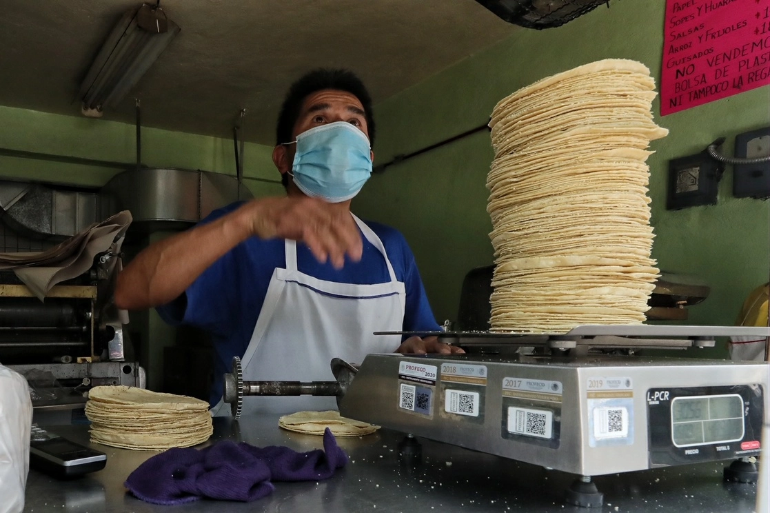 Una tortillería en la Ciudad de México. Foto Marco Peláez /Archivo