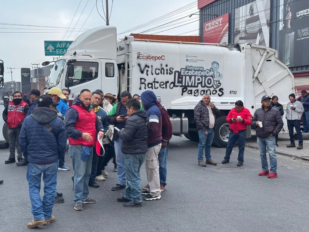 La semana pasada, los trabajadores del Suteym de Sapase, DIF y ayuntamiento bloquearon por 41 horas las principales vialidades de Ecatepec en demanda del cumplimiento de sus pagos del gobierno municipal. Foto  La Jornada