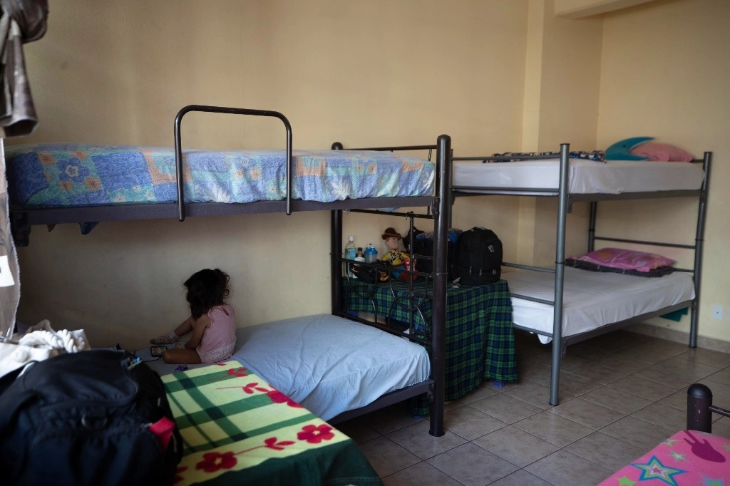 Refugio para migrantes en la alcaldía Iztapalapa. Foto Alfredo Domínguez/ Archivo