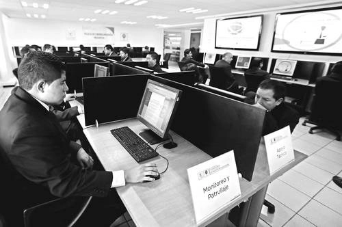 La Policía de Ciberdelincuencia Preventiva realiza el seguimiento de redes sociales y sitios web a fin de detectar el origen de las amenazas. Foto Francisco Olvera