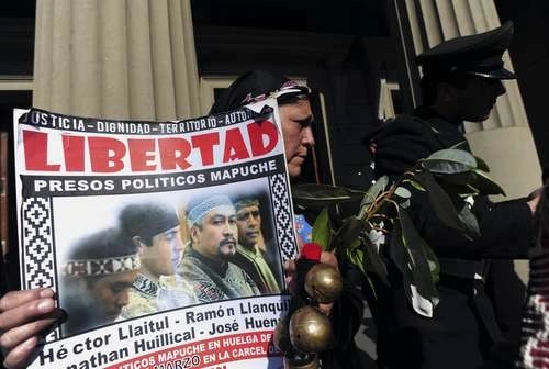 Imagen de archivo de un mitin frente al palacio presidencial en Santiago por la libertad de los mapuches. Foto Xinhua