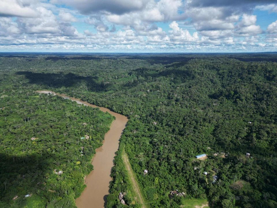 Indígenas de América Latina sostuvieron un encuentro de tres días en la aldea ecuatoriana de Sarayaku, en el Amazonas de Ecuador. Foto 