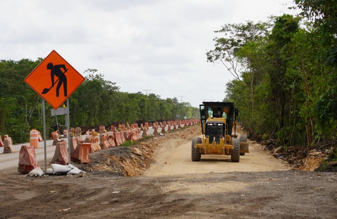 Trabajos de construcción del Tren Maya en Puerto Morelos, Quintana Roo. Foto Cuartoscuro