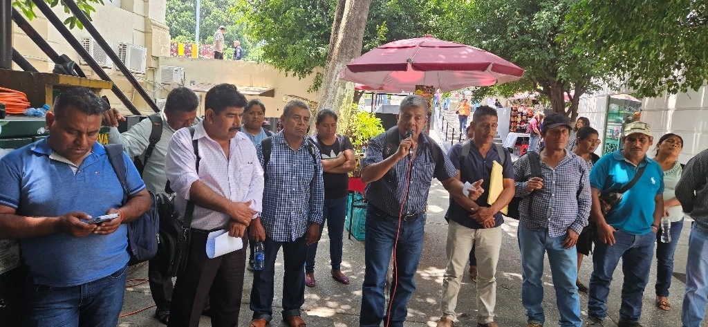  Indígenas de la Montaña Alta de Guerrero denunciaron que la delegación del Registro Agrario Nacional rechazó la inscripción de sus estatutos y reglamentos. Foto Sergio Ocampo 
