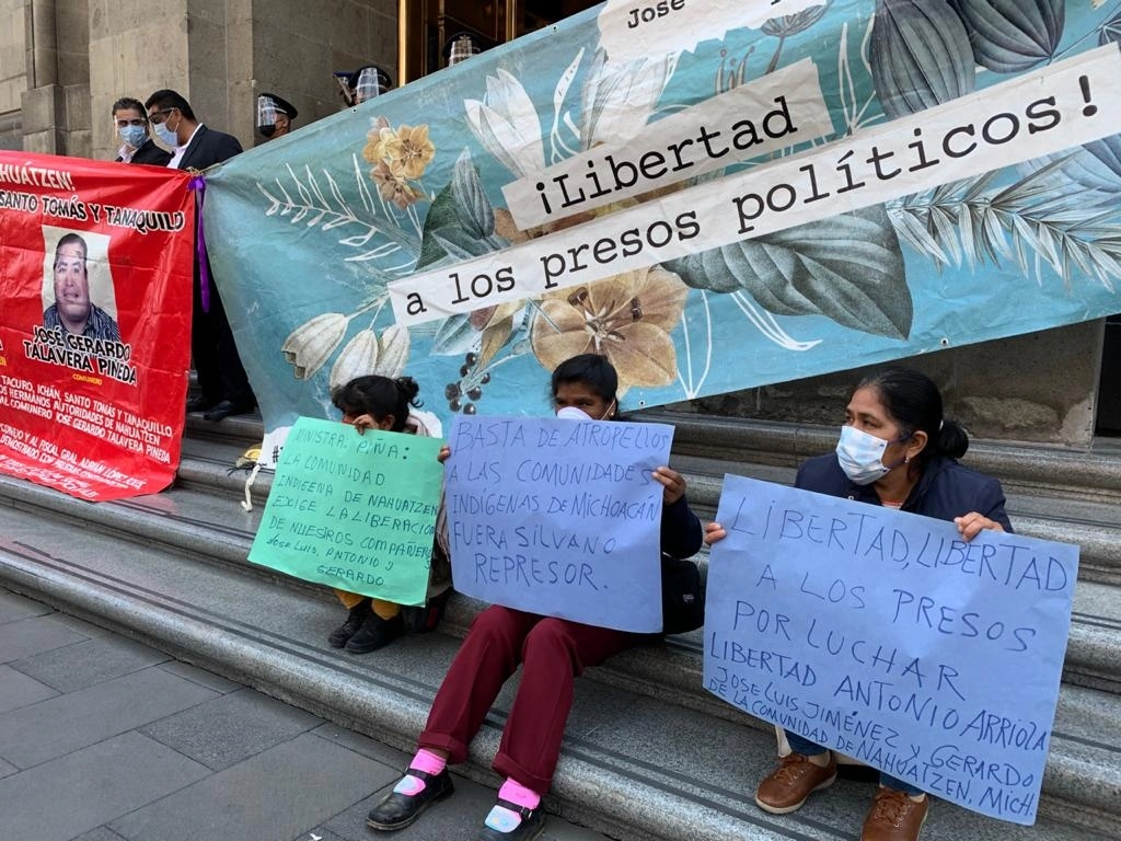 Integrantes del Consejo Ciudadano Indígena de Nahuatzen convocan a una movilización en la Suprema Corte de Justicia de la Nación, en exigencia de la libertad de los presos políticos de esa comunidad, en el Centro Histórico capitalino, el 6 de abril de 2021. Foto María Luisa Severiano