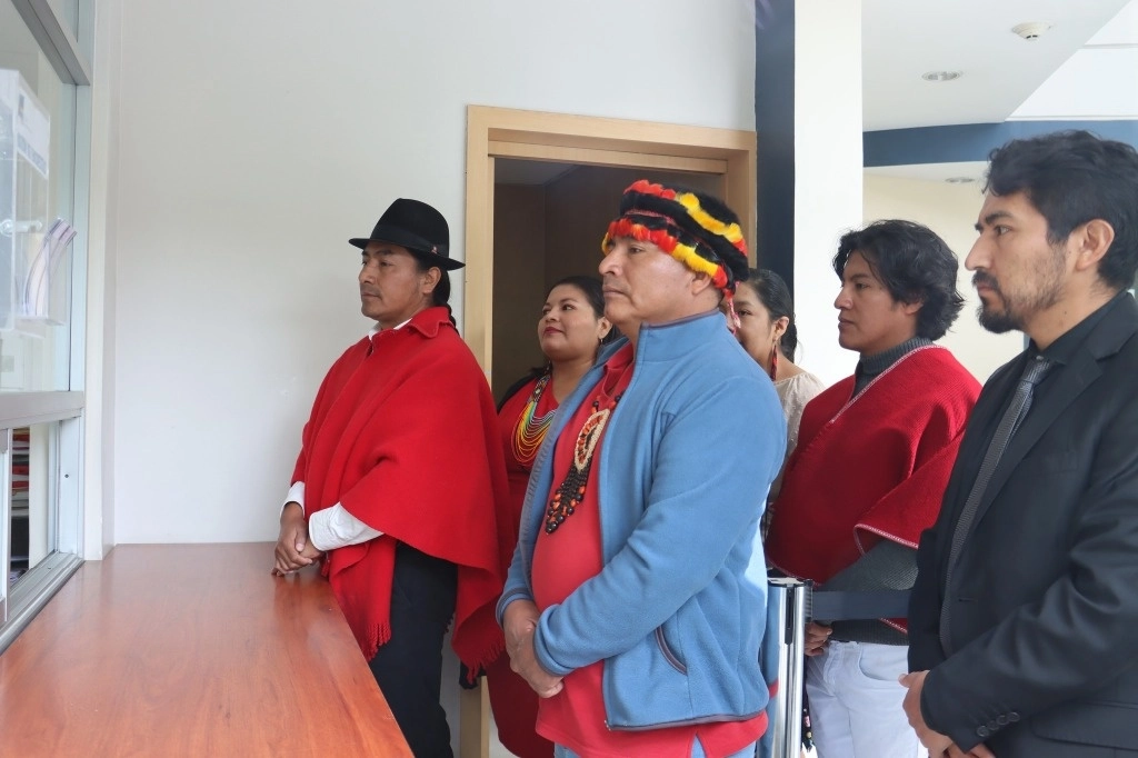 Hace un año, 59 por ciento de los electores ecuatorianos decidió en las urnas dejar el crudo bajo tierra en ese campo que está dentro del parque Yasuní (este), una reserva de la biosfera donde viven varias comunidades indígenas, algunas en aislamiento voluntario. Foto conaie.org