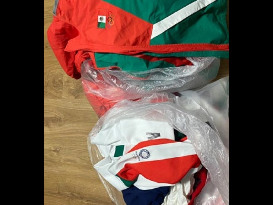 Integrantes del equipo mexicano (casi todas nacieron y viven en Estados Unidos) desataron el repudio de autoridades y un sector de deportistas y ex competidores por tirar sus uniformes, además de que antes se negaban a portarlos con la bandera nacional para usar sus patrocinios. Foto tomada de Twitter
